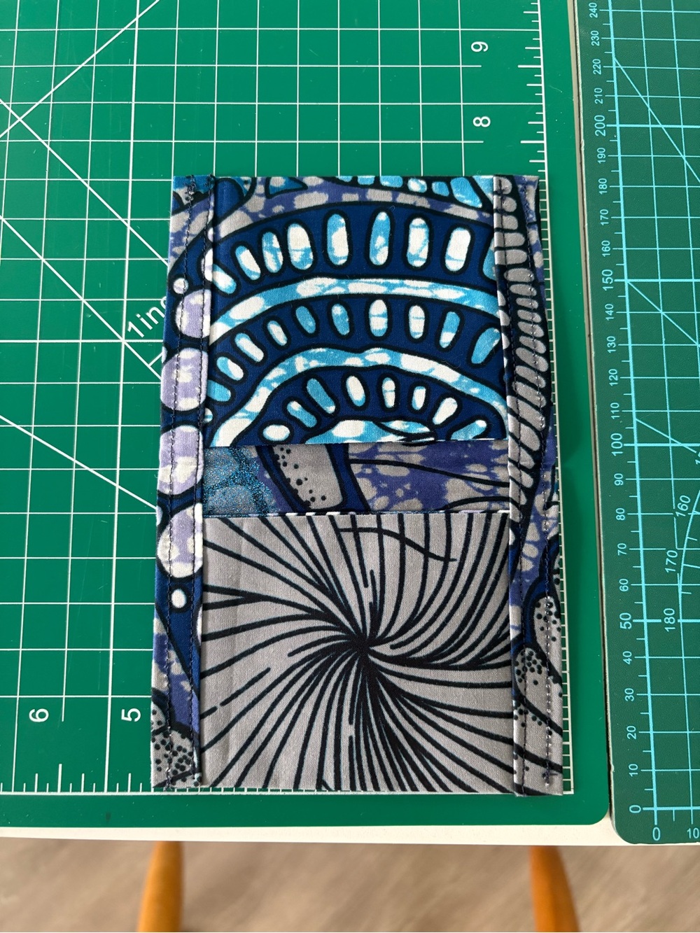 Reversible Blue Geometric Patterned Wristlet Knot Bag with Matching Card Holder - Picture 2 of 7